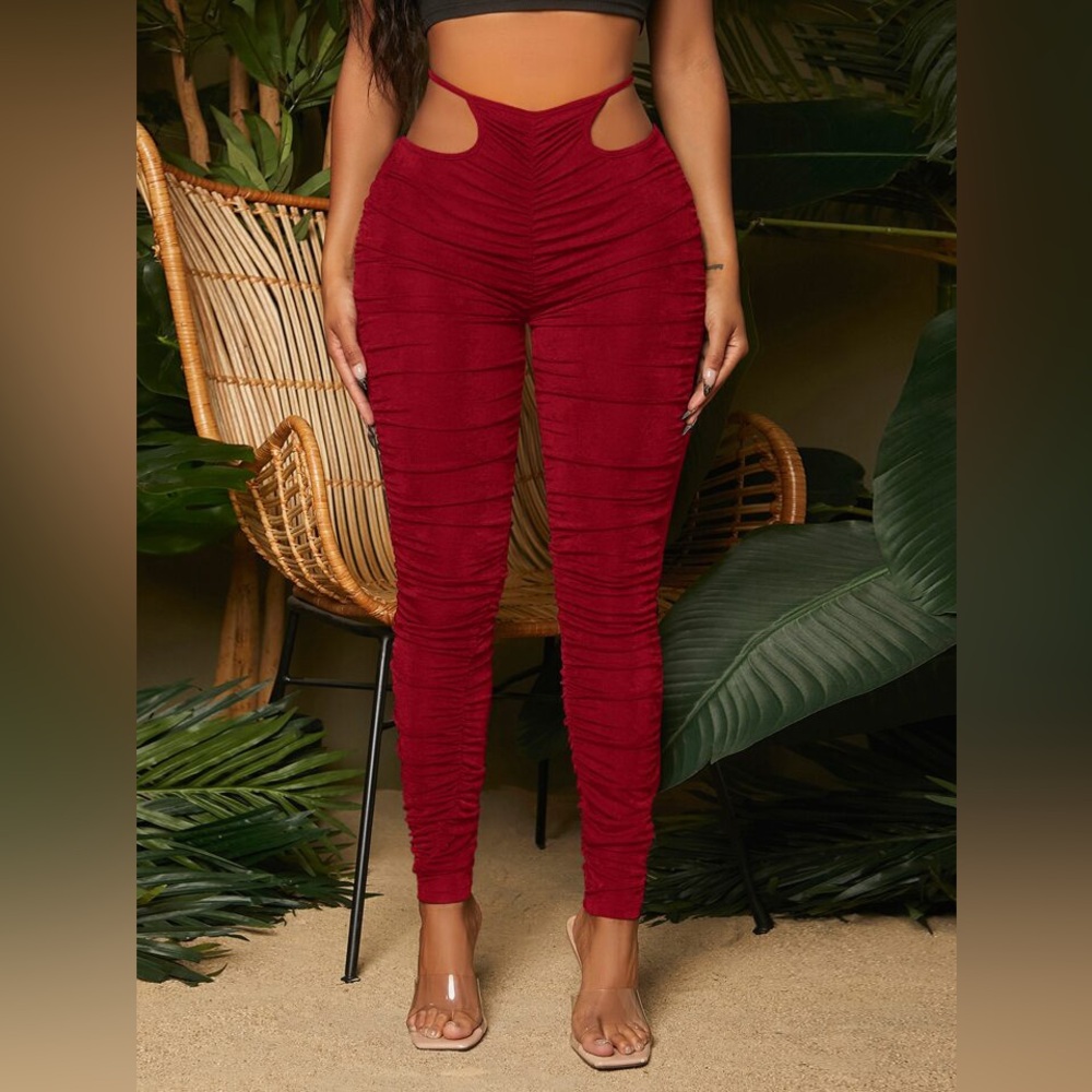 SHEIN SXY Cut Out Waist Ruched Leggings 🍒
